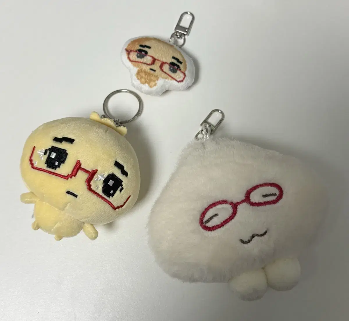 韓国 メガネ餃子 안경만두 ぬいぐるみキーホルダー 안경만두 | フリマ&中古検索 | 韓国代行 SAZO